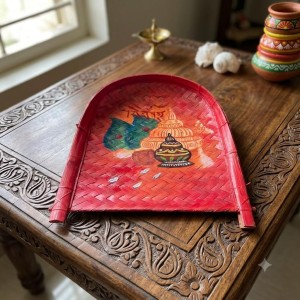 Handicrafts Bamboo Kulo Tray – Handmade & Hand-Painted Bengali Bride Art Soop/Kulo Basket | Traditional Decorative Bamboo Tray for Puja, Wedding Rituals, Home Décor, Storage & Gifting (Topor) Handicrafts Bamboo Kulo Tray – Handmade & Hand-Painted Bengali Bride Art Soop/Kulo Basket | Traditional Decorative Bamboo Tray for Puja, Wedding Rituals, Home Décor, Storage & Gifting (Topor)
