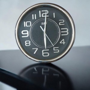 Round Silver Color Analog Wall Clock with Silver Numbers | Silent Sweep Quartz Movement | Decorative Wall Clock for Home, Office, and Living Room | Length-Breadth-Height 25.5cm x 25.5cm x 3.2cm