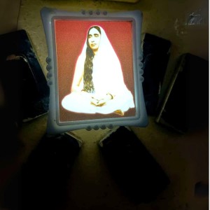 Sri Sarada Ma Decorative Showpiece with LED Lamp Light – Spiritual Enlightenment Accent for Home, Meditation, and Altar Décor